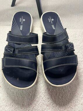 Cloudsteppers By Clark navy blue sandals size 8 Velcro closure